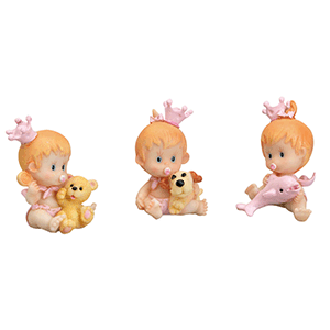 Фигурка ребенка в розовом с игрушкой для торта; H=46мм
